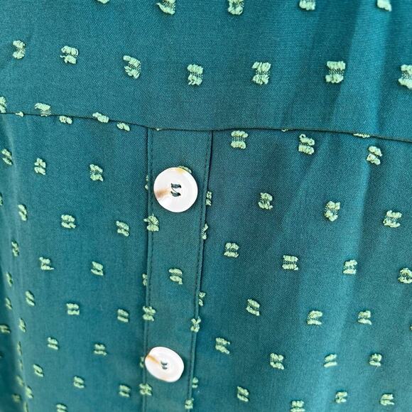 Blouse, green short sleeve, accent buttons down back, women's size L - Picture 7 of 8